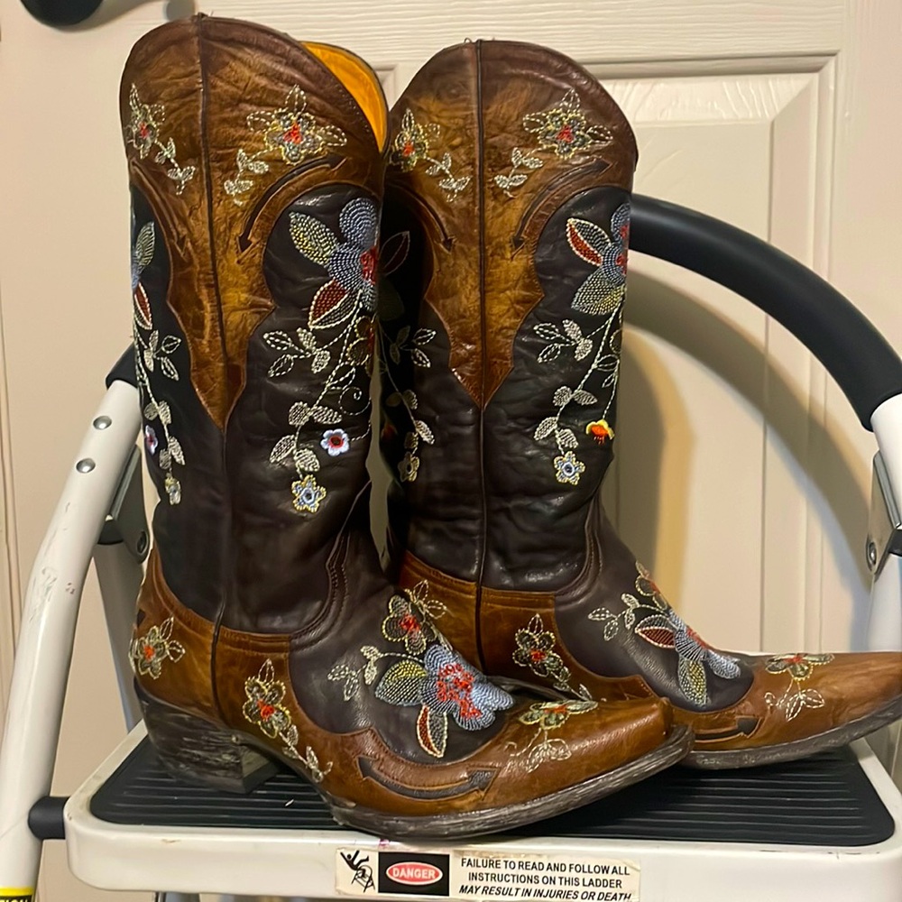 Old Gringo handmade cowboy boots.